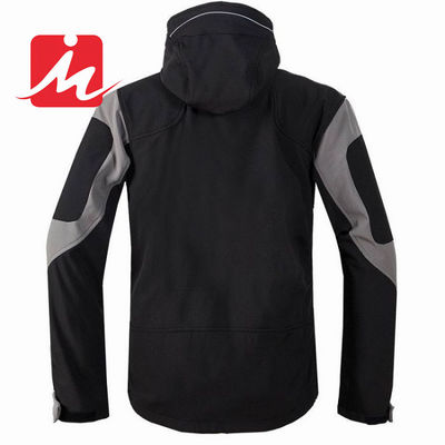 De Jasjesmensen die van berg Openlucht Waterdichte Softshell de Winterjasjes wandelen