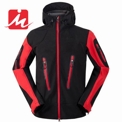 De Jasjesmensen die van berg Openlucht Waterdichte Softshell de Winterjasjes wandelen