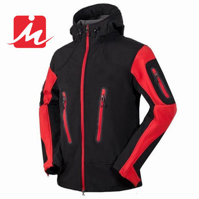 De Jasjesmensen die van berg Openlucht Waterdichte Softshell de Winterjasjes wandelen