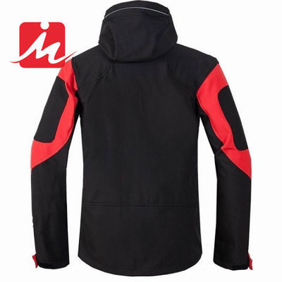 De Jasjesmensen die van berg Openlucht Waterdichte Softshell de Winterjasjes wandelen